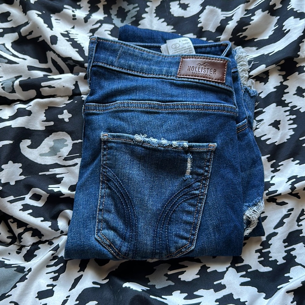 ripped dark blue skinny jeans